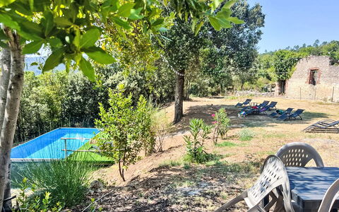 Pari 3: Árbol, Piscina, Jardín, Sombra, Patio Interior, Mueble Para Exteriores, Ocio, Paisajismo, Yarda, Hacienda