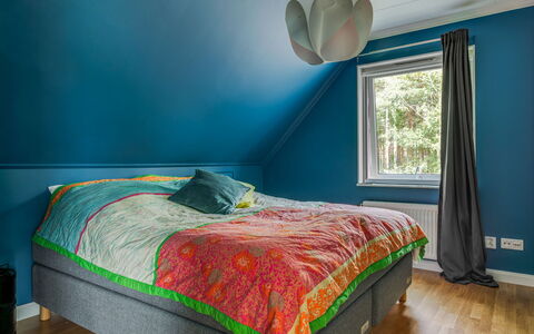 Björkfjärden: Habitación, Suelo, Cama, Diseño De Interiores, Lecho, Sábana, Piso, Marco De La Cama, Linos, Habitación