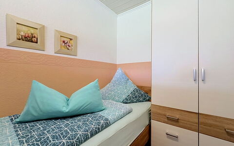 Meyer: Diseño De Interiores, Habitación, Mueble, Suelo, Piso, Habitación, Cama, Lecho, Sábana, Linos
