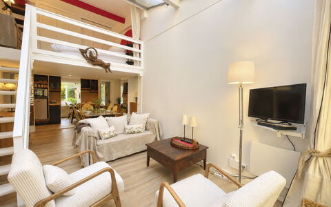 Le Vieux Chalet: Mueble Para Exteriores, Arbusto, Casa, Mesa Al Aire Libre, Mueble, Casa, Jardín, Césped, Patio Interior, Inmuebles