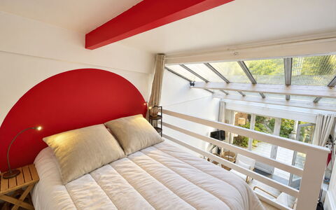 Le Vieux Chalet: Mueble Para Exteriores, Arbusto, Casa, Mesa Al Aire Libre, Mueble, Casa, Jardín, Césped, Patio Interior, Inmuebles