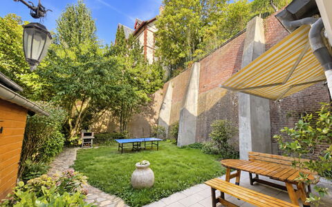 Le Vieux Chalet: Mueble Para Exteriores, Arbusto, Casa, Mesa Al Aire Libre, Mueble, Casa, Jardín, Césped, Patio Interior, Inmuebles
