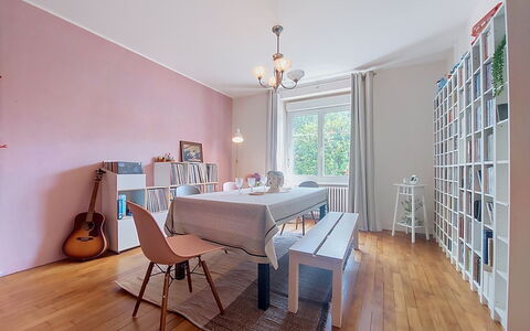 Ty Kernallec: Mueble Para Exteriores, Arbusto, Casa, Mesa Al Aire Libre, Mueble, Casa, Jardín, Césped, Patio Interior, Inmuebles