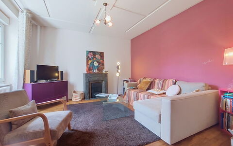 Ty Kernallec: Mueble Para Exteriores, Arbusto, Casa, Mesa Al Aire Libre, Mueble, Casa, Jardín, Césped, Patio Interior, Inmuebles
