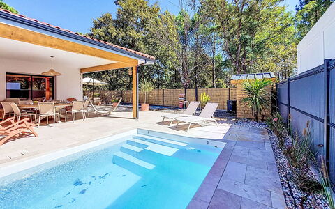 Villa Moorea: Mueble Para Exteriores, Arbusto, Casa, Mesa Al Aire Libre, Mueble, Casa, Jardín, Césped, Patio Interior, Inmuebles