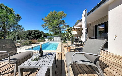 Villa Anglada: Mueble Para Exteriores, Arbusto, Casa, Mesa Al Aire Libre, Mueble, Casa, Jardín, Césped, Patio Interior, Inmuebles