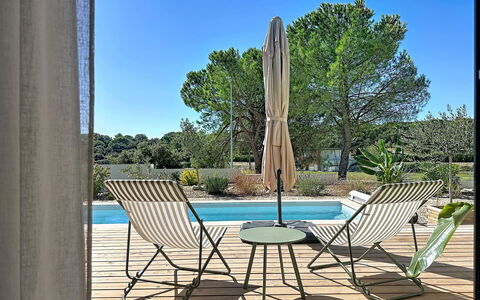 Villa Anglada: Mueble Para Exteriores, Arbusto, Casa, Mesa Al Aire Libre, Mueble, Casa, Jardín, Césped, Patio Interior, Inmuebles