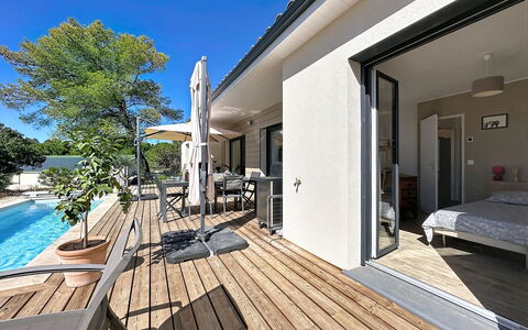 Villa Anglada: Mueble Para Exteriores, Arbusto, Casa, Mesa Al Aire Libre, Mueble, Casa, Jardín, Césped, Patio Interior, Inmuebles