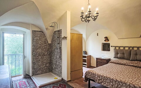 Giulia: Mueble Para Exteriores, Arbusto, Casa, Mesa Al Aire Libre, Mueble, Casa, Jardín, Césped, Patio Interior, Inmuebles