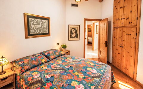 Il Ghiro: Mueble Para Exteriores, Arbusto, Casa, Mesa Al Aire Libre, Mueble, Casa, Jardín, Césped, Patio Interior, Inmuebles