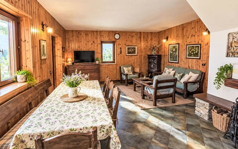 Il Ghiro: Mueble Para Exteriores, Arbusto, Casa, Mesa Al Aire Libre, Mueble, Casa, Jardín, Césped, Patio Interior, Inmuebles