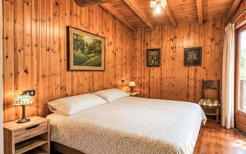 Il Ghiro: Mueble Para Exteriores, Arbusto, Casa, Mesa Al Aire Libre, Mueble, Casa, Jardín, Césped, Patio Interior, Inmuebles