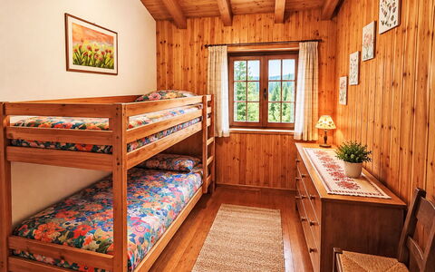 Il Ghiro: Mueble Para Exteriores, Arbusto, Casa, Mesa Al Aire Libre, Mueble, Casa, Jardín, Césped, Patio Interior, Inmuebles