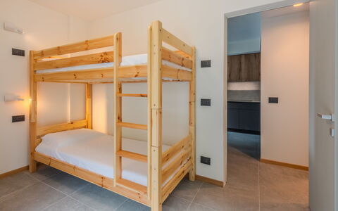 Il Nido: Mueble Para Exteriores, Arbusto, Casa, Mesa Al Aire Libre, Mueble, Casa, Jardín, Césped, Patio Interior, Inmuebles