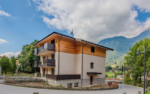 Il Nido: Mueble Para Exteriores, Arbusto, Casa, Mesa Al Aire Libre, Mueble, Casa, Jardín, Césped, Patio Interior, Inmuebles