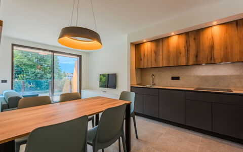 Il Nido: Mueble Para Exteriores, Arbusto, Casa, Mesa Al Aire Libre, Mueble, Casa, Jardín, Césped, Patio Interior, Inmuebles