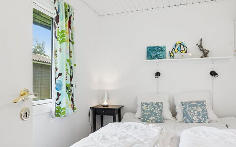 Tordis - 675M from the Sea: Pared, Mueble, Diseño De Interiores, Habitación, Cama, Linos, Textil, Sábana, Lecho, Suelo