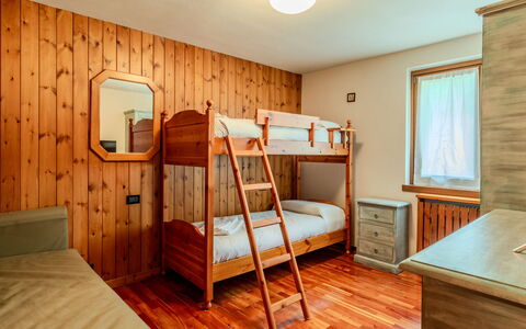 Calvet: Mueble, Diseño De Interiores, Madera, Cama, Habitación, Piso, Suelo, Habitación, Techo, Manchas De Madera