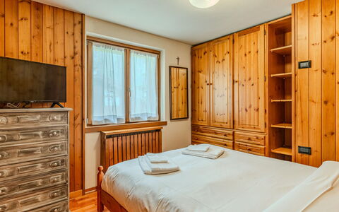 Calvet: Cama, Habitación, Madera, Sábana, Diseño De Interiores, Mueble, Lecho, Suelo, Piso, Habitación