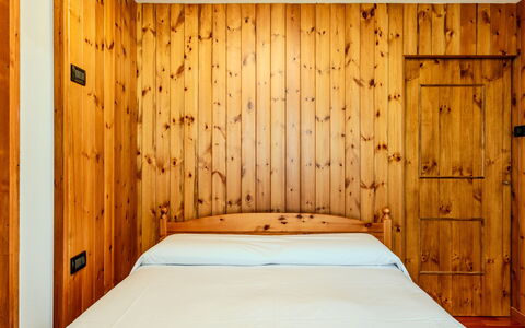 Calvet: Madera, Habitación, Cama, Diseño De Interiores, Piso, Suelo, Sábana, Lecho, Habitación, Madera Dura