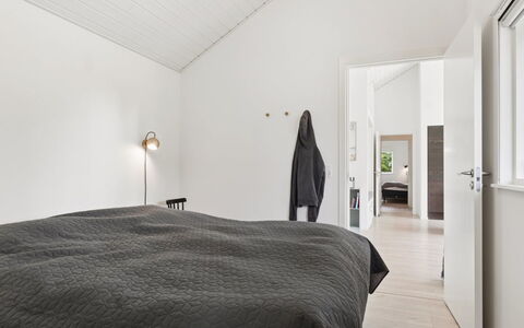 Felicita - 800M from the Sea: Diseño De Interiores, Piso, Techo, Madera, Suelo, Mueble, Casa, Habitación, Cama, Suelos De Madera