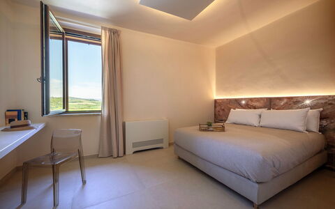Poggio Ambrato 18, Emma Villas: Habitación, Cama, Lecho, Sábana, Marco De La Cama, Linos, Almohada, Suite, Lámpara, Hotel