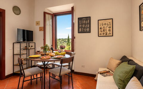 La Veduta - la Finestra su Castelfalfi: Pared, Mueble, Piso, Diseño De Interiores, Suelo, Habitación, Cocina Y Comedor Mesa, Silla, Comedor, Techo