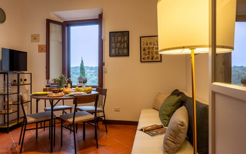 La Veduta - la Finestra su Castelfalfi: Pared, Diseño De Interiores, Mueble, Habitación, Piso, Suelo, Marco, Techo, Lámpara, Departamento
