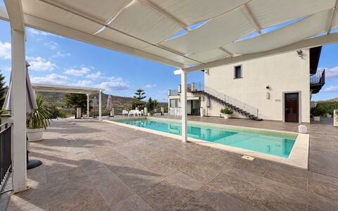 Casa Scirocco: Piscina, Material Compuesto, Sombra, Recurso, Loseta, Mueble Para Exteriores, Estructura Al Aire Libre, Eco Hotel, Losa, Villa