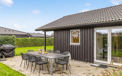 Ellanor - 100M from the Sea