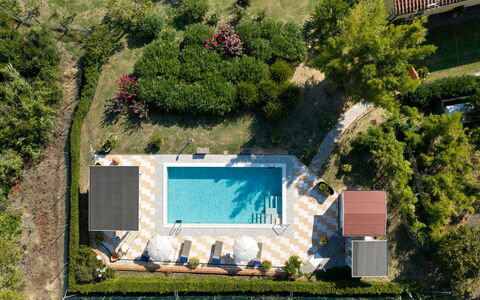 Al Melo: Piscina, Recurso, Inmuebles, Eco Hotel, Jardín, Mueble Para Exteriores, Paisajismo, Paraguas, Ocio, Patio Interior