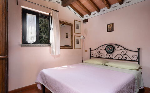 Al Melo: Cama, Habitación, Mueble, Diseño De Interiores, Sábana, Lecho, Casa, Marco De La Cama, Suelo, Linos
