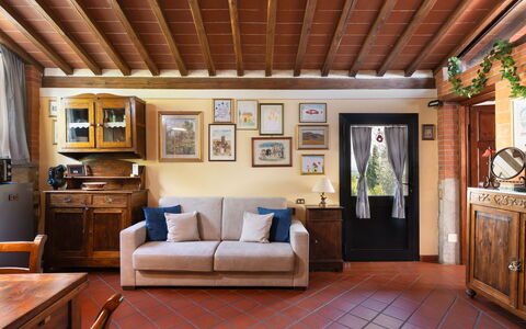 Al Melo: Mueble, Diseño De Interiores, Piso, Suelo, Madera, Habitación, Sofá, Techo, Sala, Mesa