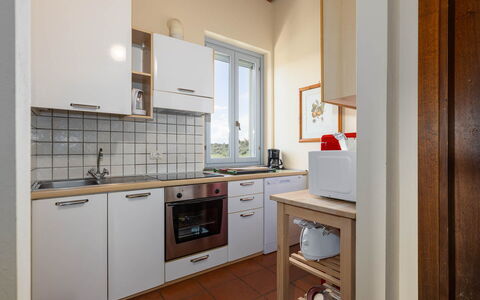 La Certaldina Luna Apartment: Aparato De Cocina, Cocina, Electrodoméstico, Mostrador, Diseño De Interiores, Piso, Gabinetes, Fregadero, Habitación, Mueble