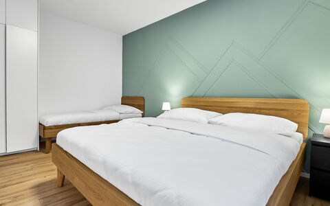 Lagom: Piso, Suelo, Suelos De Madera, Diseño De Interiores, Madera, Habitación, Techo, Habitación, Cama, Mueble