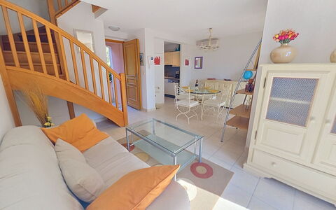 Cap Emeraude: Piso, Diseño De Interiores, Suelo, Madera, Mueble, Departamento, Habitación, Sofá, Techo, Sala