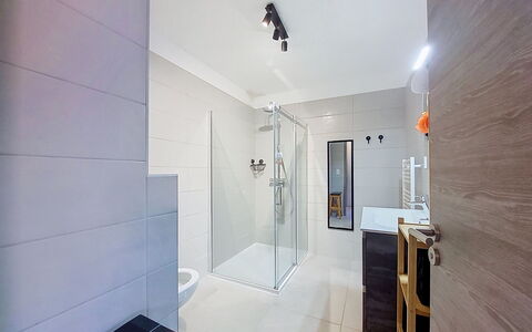 Victoria: Piso, Diseño De Interiores, Suelo, Arreglo De Tubería, Baño, Techo, Encendiendo, Plomería, Loseta, Habitación