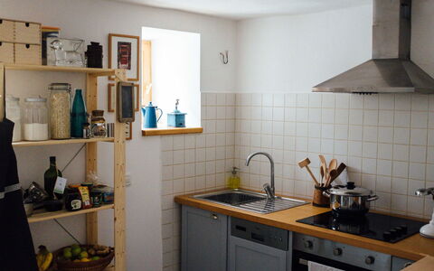 Marijana: Cocina, Aparato De Cocina, Diseño De Interiores, Electrodoméstico, Mostrador, Mueble, Piso, Habitación, Estantería, Estufa De Cocina
