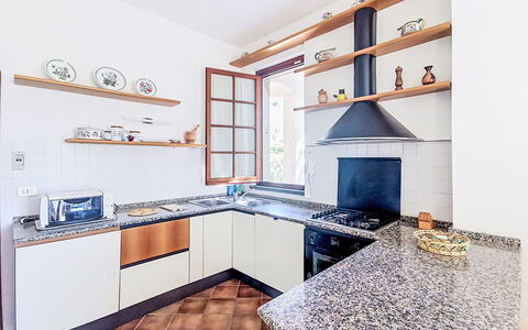 La Villa di Andrea: Cocina, Piso, Diseño De Interiores, Mostrador, Suelo, Casa, Aparato De Cocina, Gabinetes, Habitación, Electrodoméstico