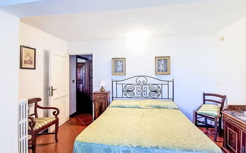 La Villa di Andrea: Cama, Diseño De Interiores, Habitación, Mueble, Piso, Suelo, Sábana, Habitación, Lecho, Techo