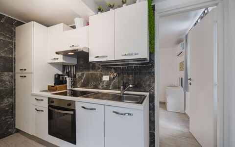 Dimora Little Dream: Cocina, Aparato De Cocina, Electrodoméstico, Mostrador, Madera, Diseño De Interiores, Piso, Gabinetes, Mueble, Suelo