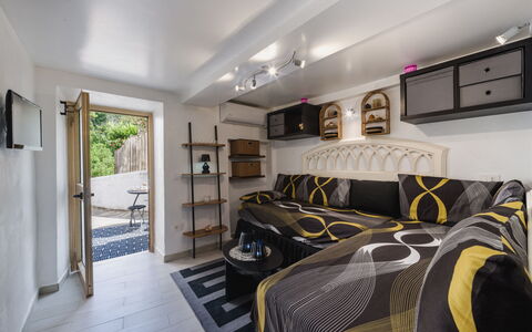 Dimora Little Dream: Mueble, Diseño De Interiores, Piso, Suelo, Habitación, Madera, Cama, Habitación, Techo, Textil