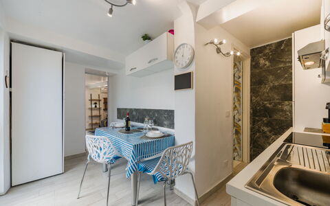 Dimora Little Dream: Diseño De Interiores, Piso, Suelo, Mueble, Madera, Habitación, Techo, Cocina, Electrodoméstico, Mostrador