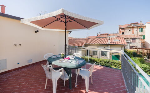 Terrazza Giardino: Mueble, Mesa Al Aire Libre, Balcón, Silla, Departamento, Mueble Para Exteriores, Planta De Casa, Maceta, Cocina Y Comedor Mesa, Patio
