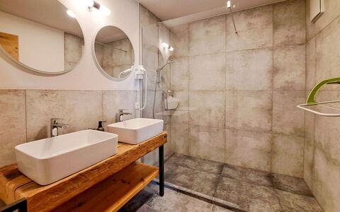 Auffach 609: Piso, Pared, Suelo, Diseño De Interiores, Arreglo De Tubería, Madera, Baño, Lavabo Del Baño, Encendiendo, Grifo