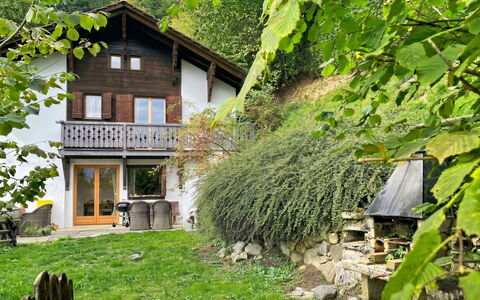 Chalet Scarbo: Madera, Casa, Arbusto, Cabaña, Casa, Área Rural, Puerta, Primavera, Cobertura Del Suelo, Jardín