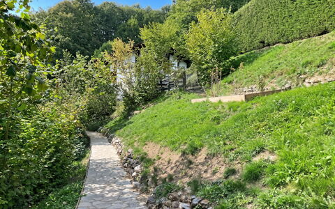 Chalet Scarbo: Verde, Hoja, Vegetación, Paisaje Natural, Arbusto, Jardín, Planta De La Comunidad, Cobertura Del Suelo, Sendero