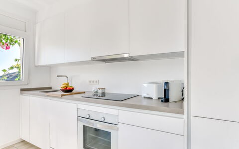 S'Alqueria Petita: Cocina, Mostrador, Aparato De Cocina, Diseño De Interiores, Gabinetes, Electrodoméstico, Piso, Madera, Mueble, Suelo