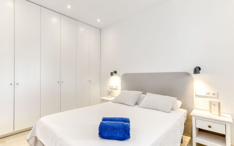 S'Alqueria Petita: Mueble, Diseño De Interiores, Pared, Habitación, Cama, Madera, Suelo, Piso, Techo, Habitación