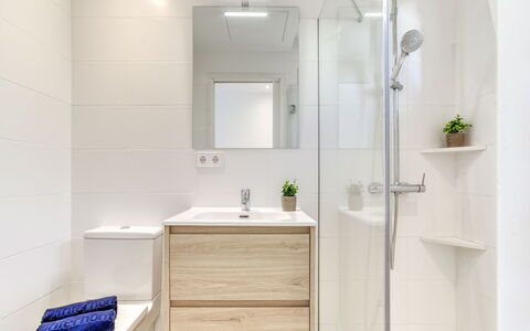 S'Alqueria Petita: Piso, Suelo, Mueble De Baño, Arreglo De Tubería, Baño, Diseño De Interiores, Lavabo Del Baño, Plomería, Gabinetes, Lavabo